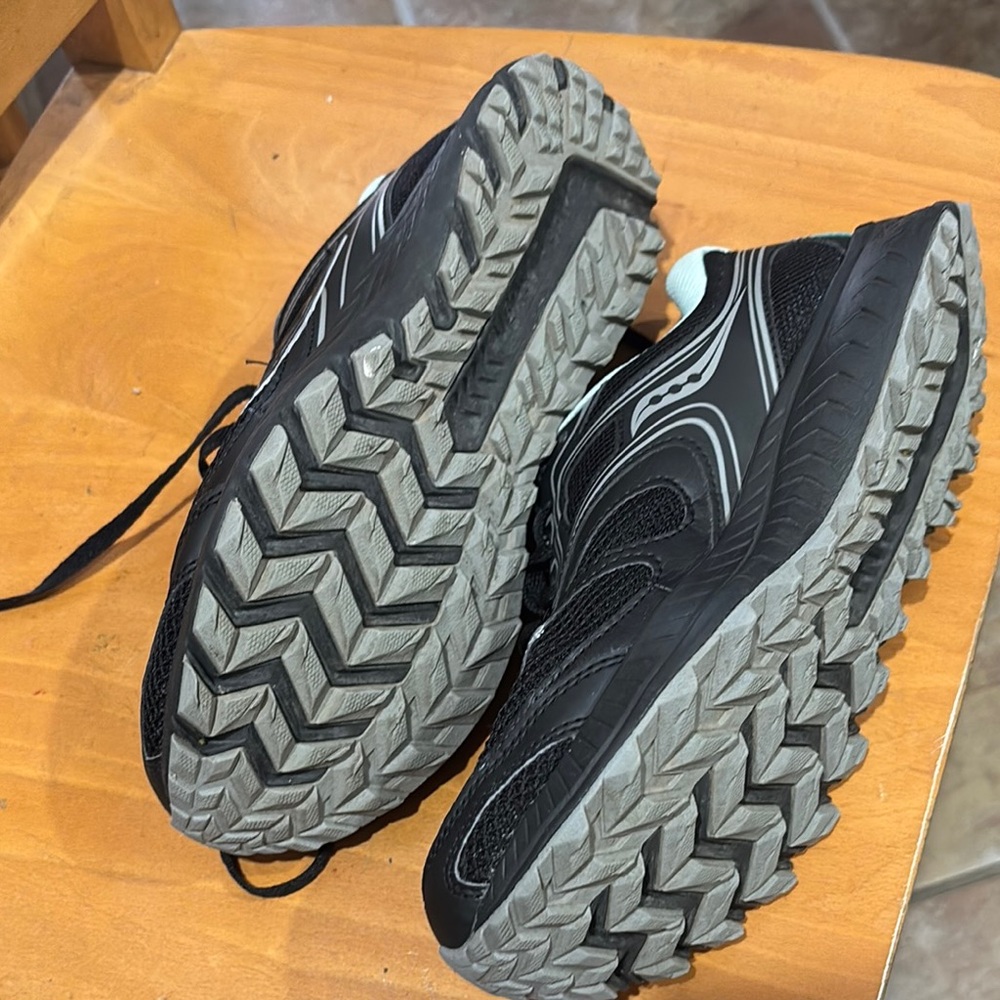 Saucony Black and Light Green Running Shoes - Picture 4 of 15